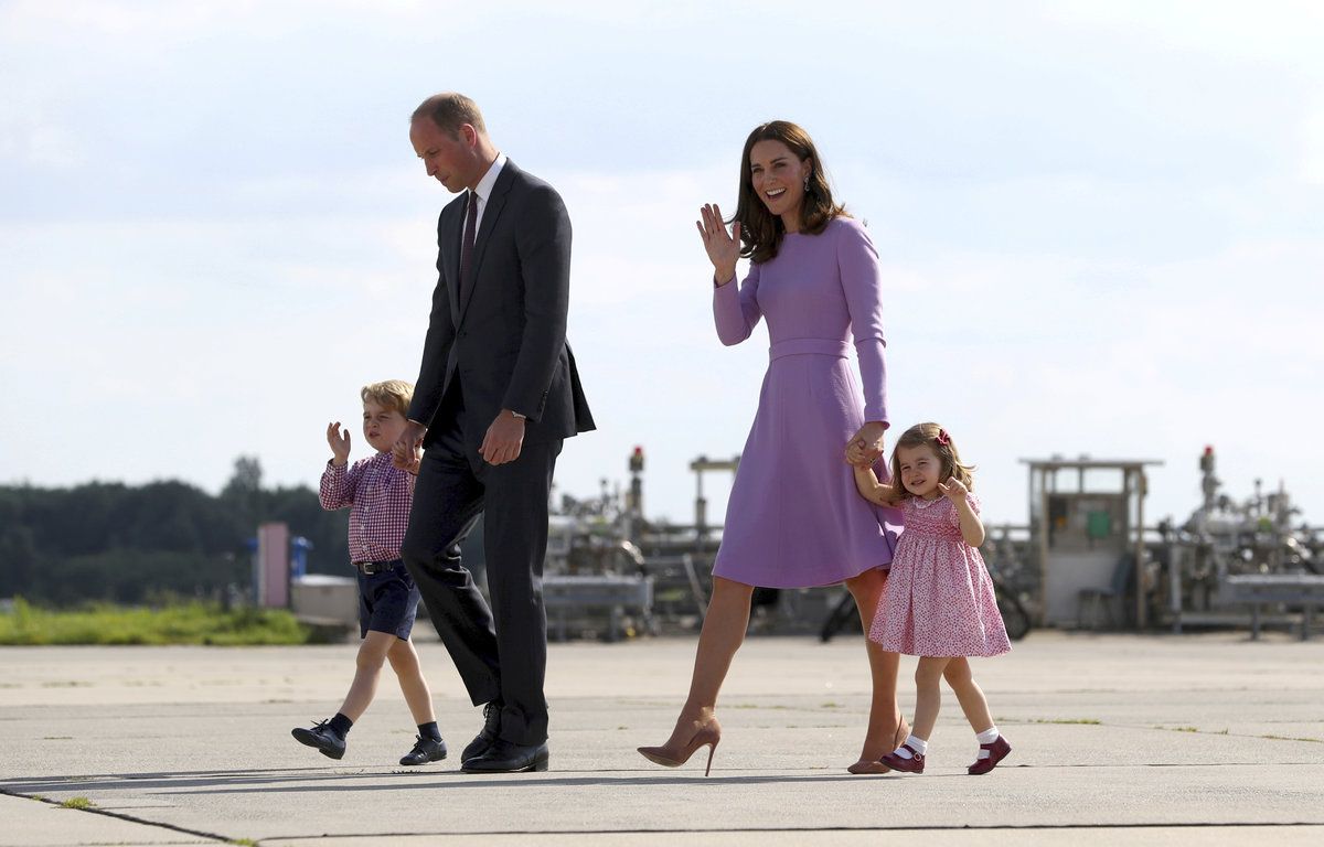 Naposledy se Kate ukázala veřejnosti na velikonoční mši 1. dubna. George (*22. 7. 2013) a Charlotte (*2. 5. 2015) mají dalšího sourozence.