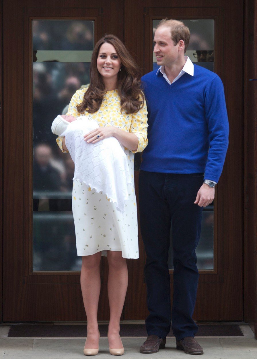 Kate s Williamem s druhým dítětem princeznou Charlotte.