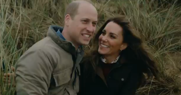 Kate a William zveřejnili video se svými dětmi k 10. výročí svatby.