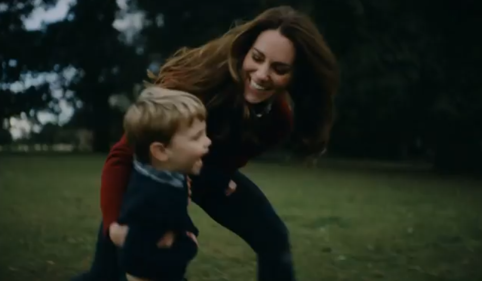 Kate a William zveřejnili video se svými dětmi k 10. výročí svatby.