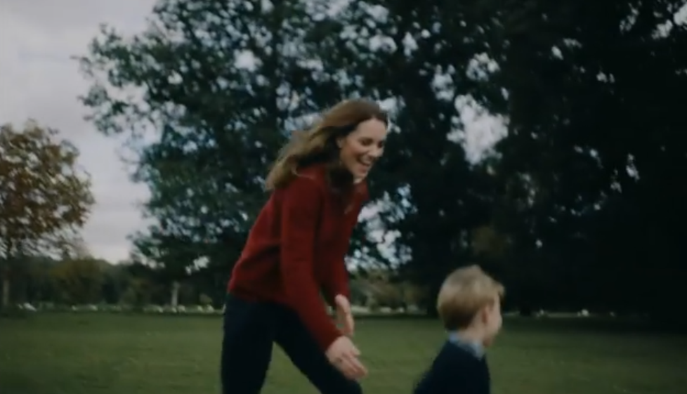 Kate a William zveřejnili video se svými dětmi k 10. výročí svatby.