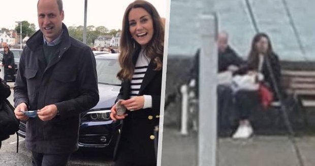 Rande Kate a Williama na lavičce v přístavu