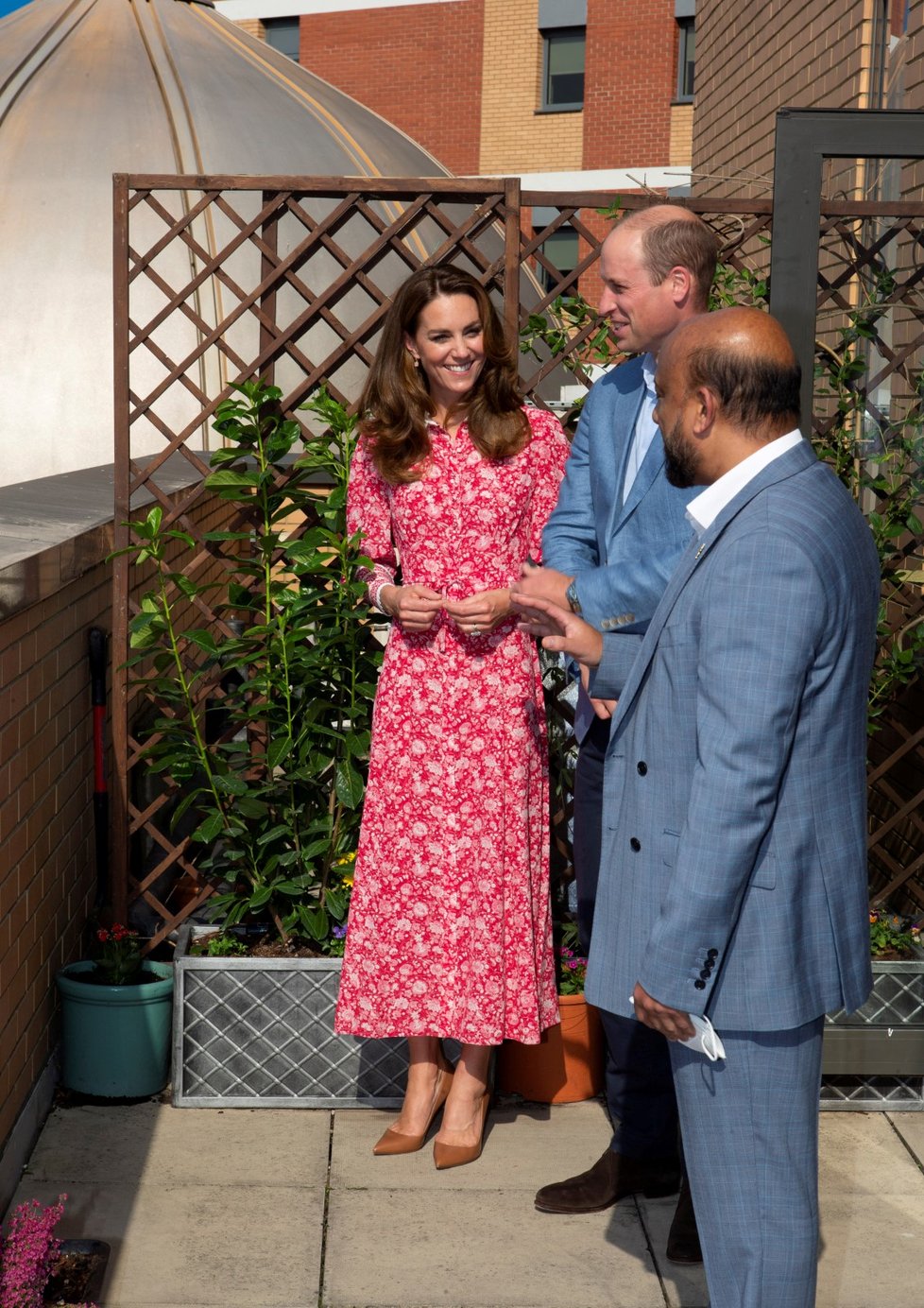 Kate Middleton a princ William navštívili londýnskou mešitu a setkali se s dobrovolníky.