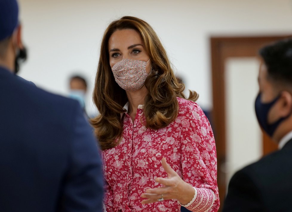 Kate Middletonová a princ William navštívili londýnskou mešitu a setkali se s dobrovolníky.