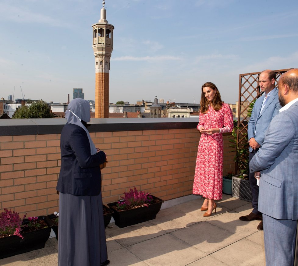 Kate Middletonová a princ William navštívili londýnskou mešitu a setkali se s dobrovolníky.