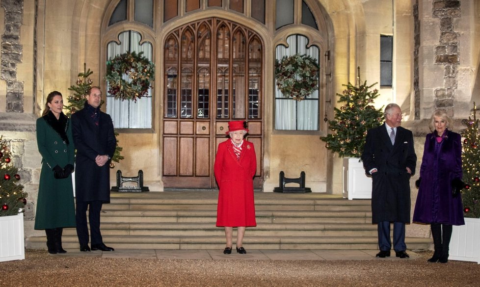 Vévodové z Cambridge s královnou Alžbětou