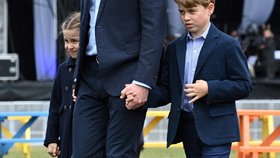 Kate a William s dětmi na návštěvě v Cardiffu