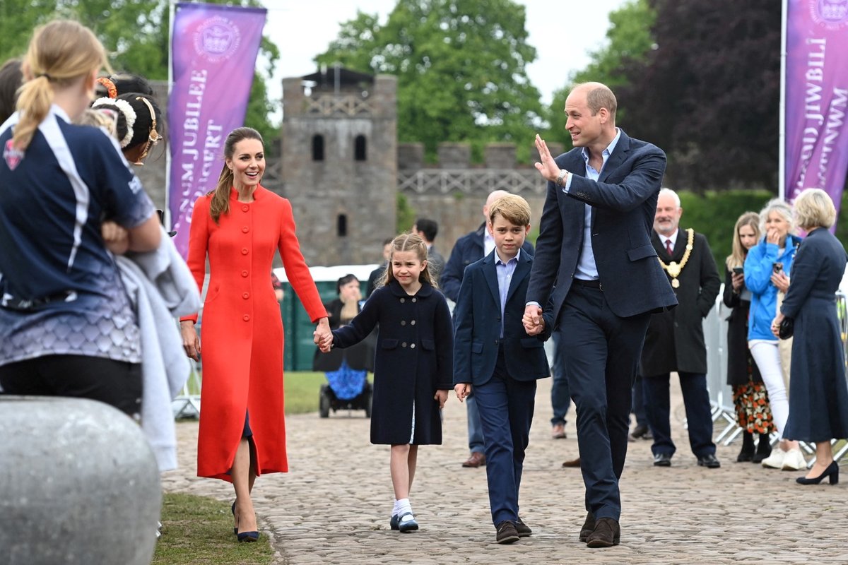 Kate a William s dětmi na návštěvě v Cardiffu