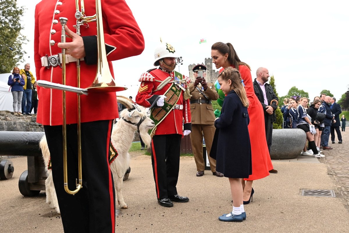 Kate a William s dětmi na návštěvě v Cardiffu