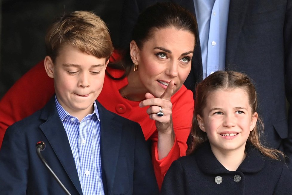 Kate a William s dětmi na návštěvě v Cardiffu