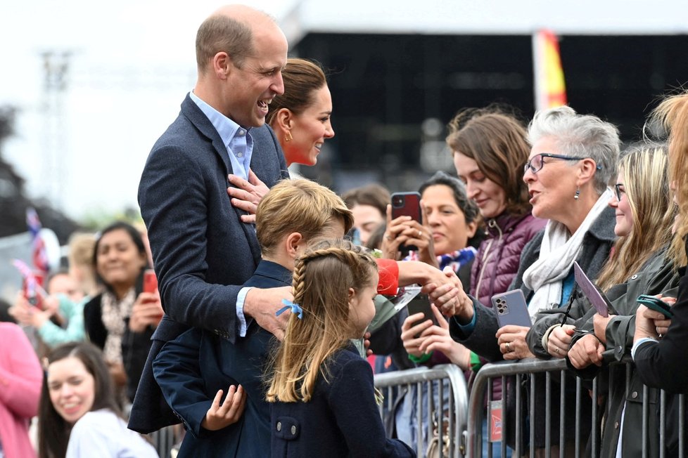 Kate a William s dětmi na návštěvě v Cardiffu