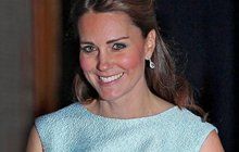 První těhotenské šaty princezny Kate: Vidíte, mám bříško!
