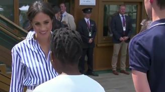 Pruhovaná košile jako hit Wimbledonu. Naučte se ji nosit podle Meghan Markle i Sienny Miller