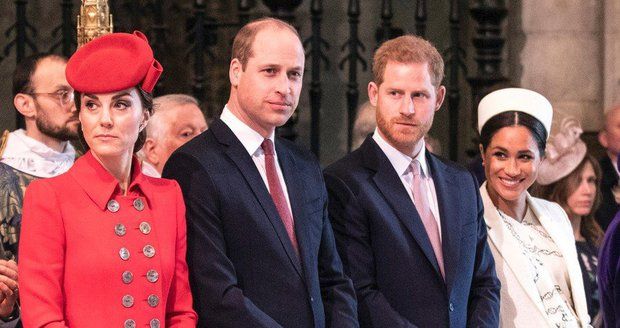 Princové William a Harry se svými manželkami