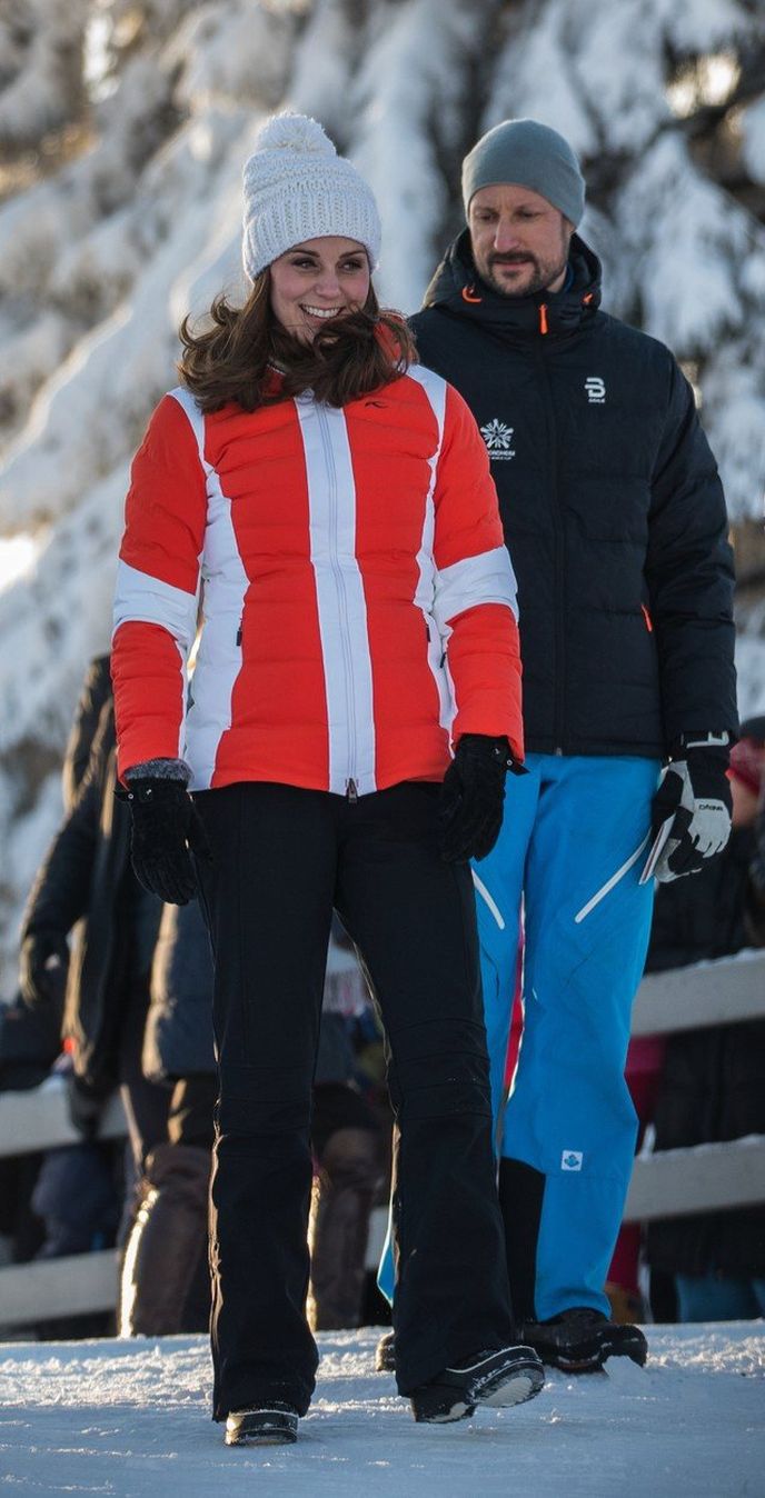 Kate Middleton ve sportovní bundě Kjus