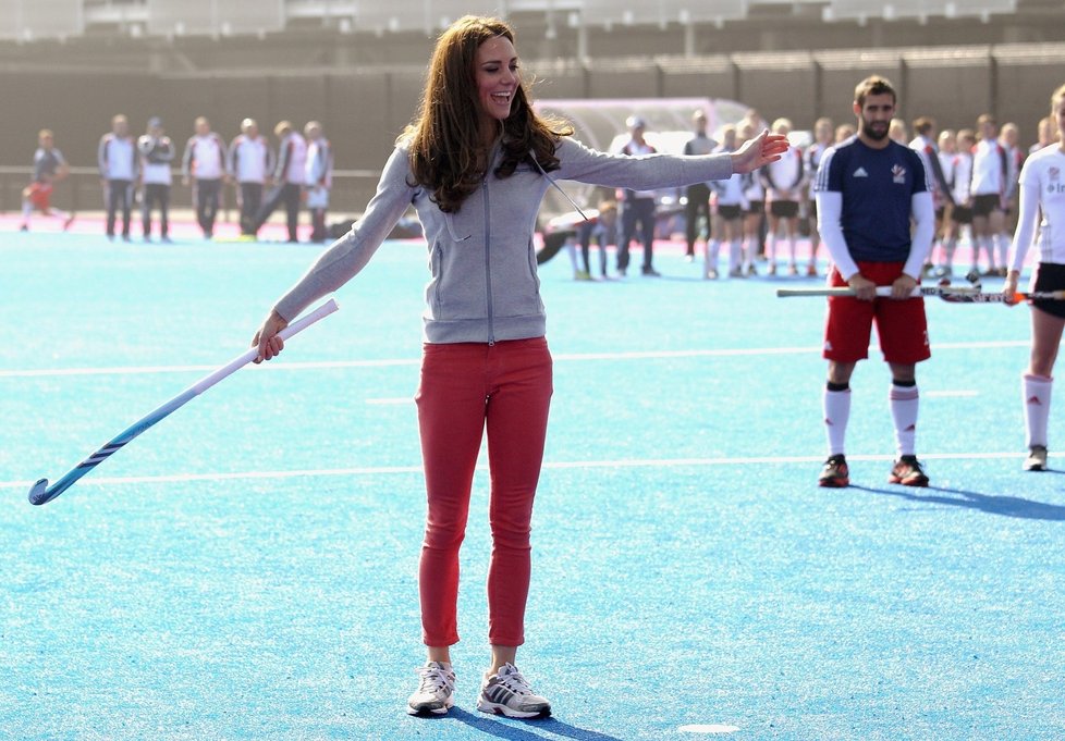Kate byla v březnu podpořit hráče pozemního hokeje v Londýně a při té příležitosti si rovnou zahrála
