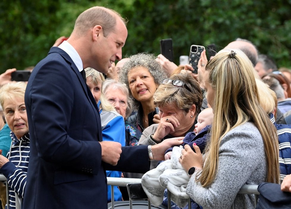 Princ William před Sandringhamem