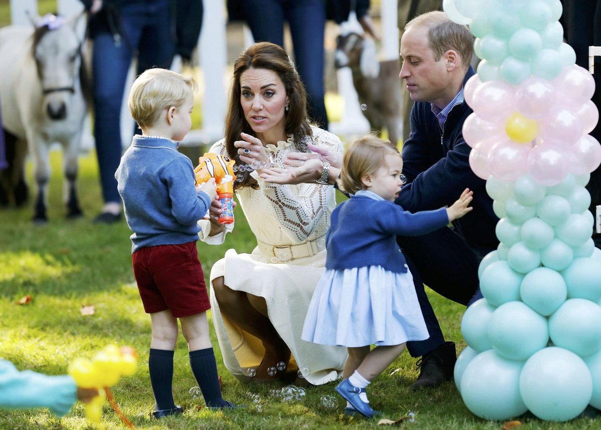 Princ William a Kate Middleton s dětmi.