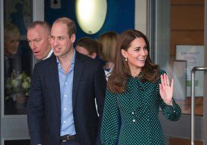 Kate a William navštívili dětskou nemocnici v Londýně.