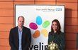 Kate a William navštívili dětskou nemocnici v Londýně