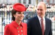 Kate Middletonová a princ William přicházejí do Westminsteru