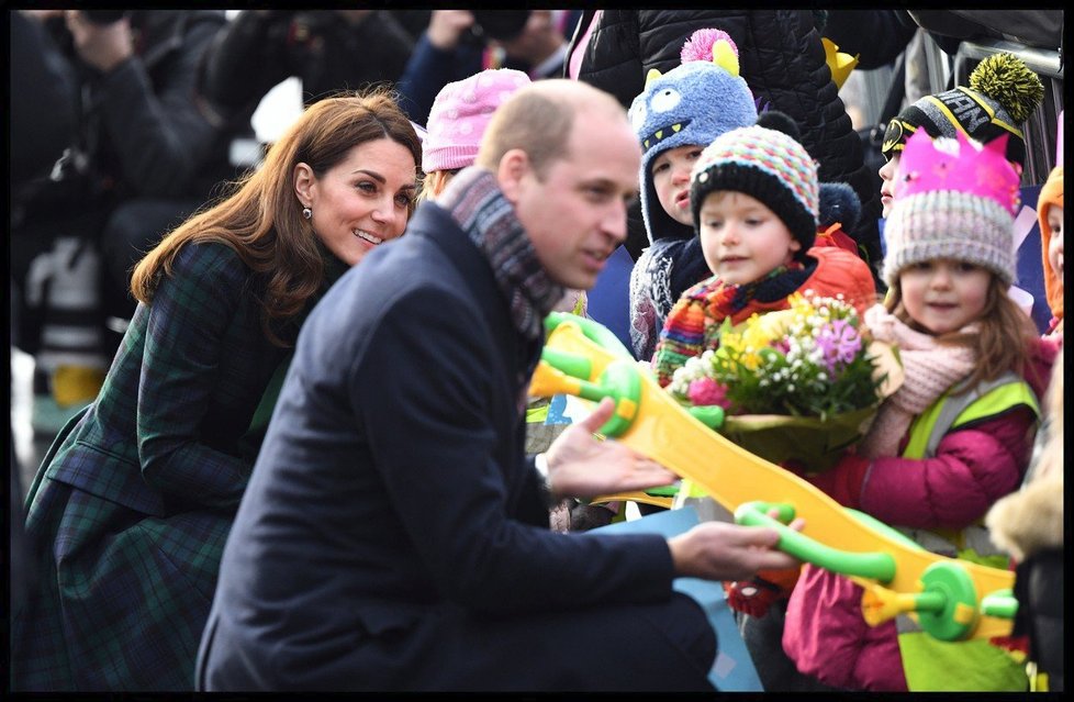 První letošní oficiální návštěva vévodkyně Kate a prince Williama vedla do mrazivého Skotska, kam přijeli podpořit nové muzeum!