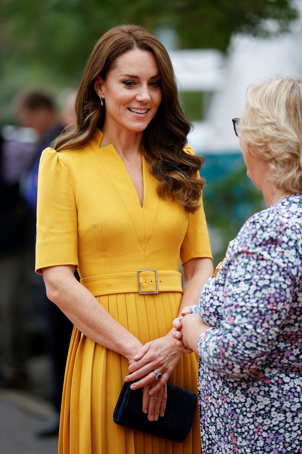 Princezna Catherine ve žlutém na návštěvě nemocnice