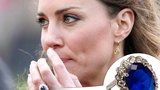 Replika prstenu Kate Middleton za 160 korun