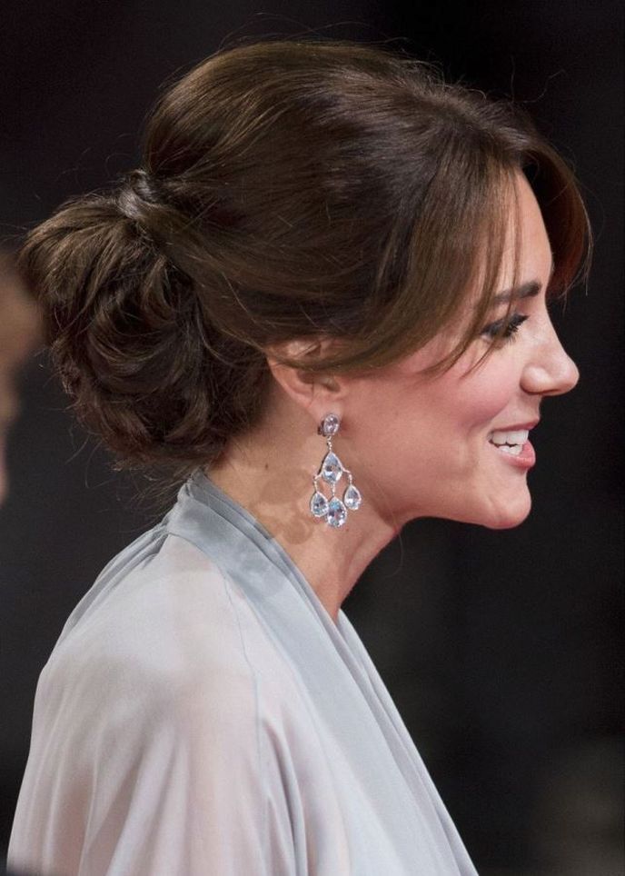 Na londýnskou premiéru bondovky Spectre (2015) si Kate vypůjčila náušnice od své maminky, vykládané modrými topazy