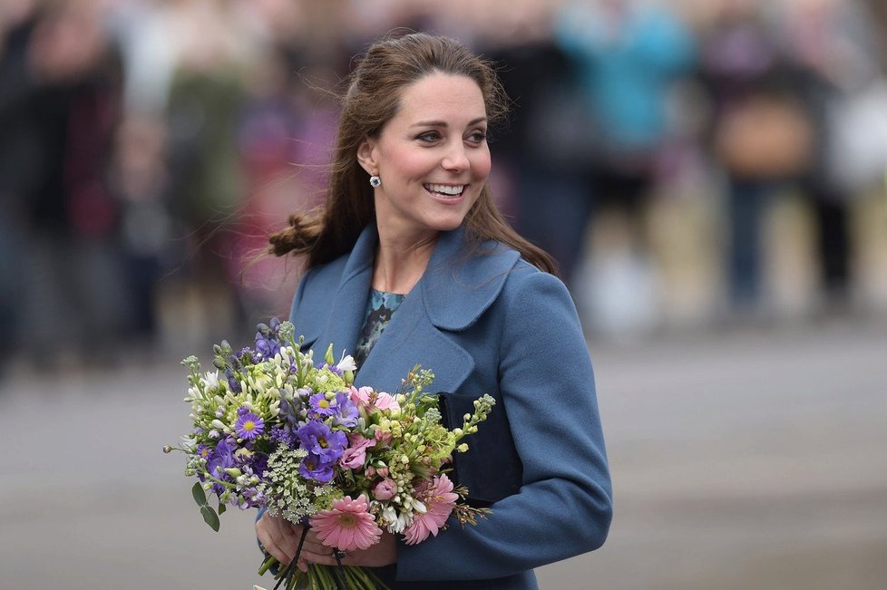 Kate v těhotenství celá jen září.