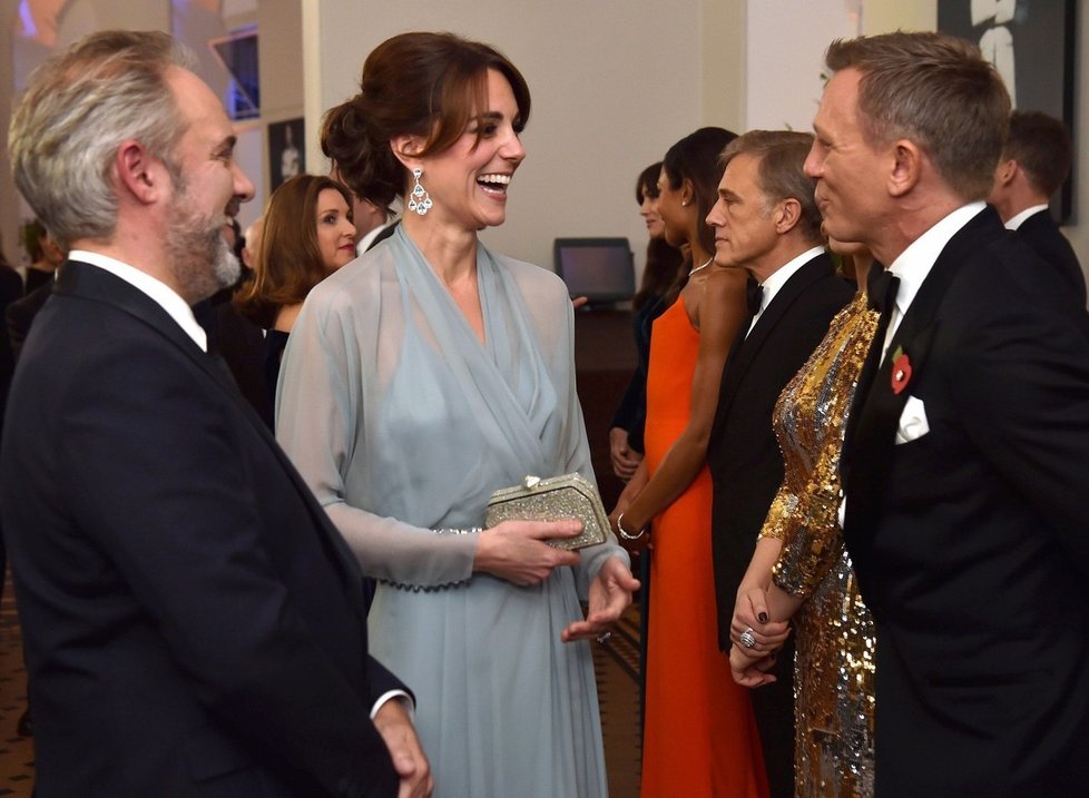 Vévodkyně Kate a Daniel Crain na světové premiéře poslední bondovky Spectre