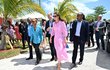 Vévodkyni Kate během více než týdenní cesty na Jamajku, Bahamy a Belize doprovázel šatník, ze kterého sálala radostná euforie. Vystřídala snad všechny zásadní odstíny barevného spektra – od růžové, zelené, modré, až po zářivou žlutou či atypickou tropickou oranžovou.