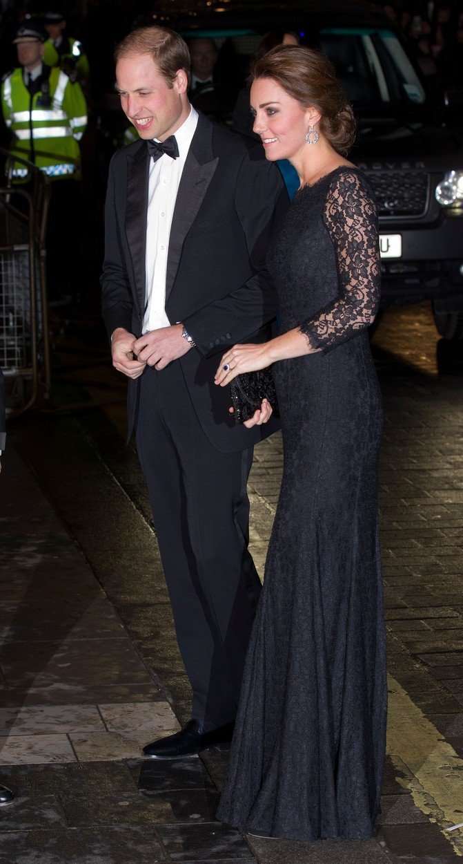Kate v černých šatech v roce 2014.
