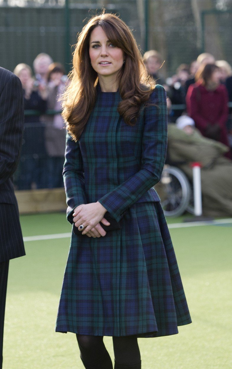 Kate v kostkovaném kabátu v roce 2012.