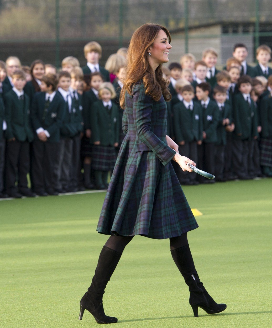 Vévodkyně Kate v kabátu v roce 2012.