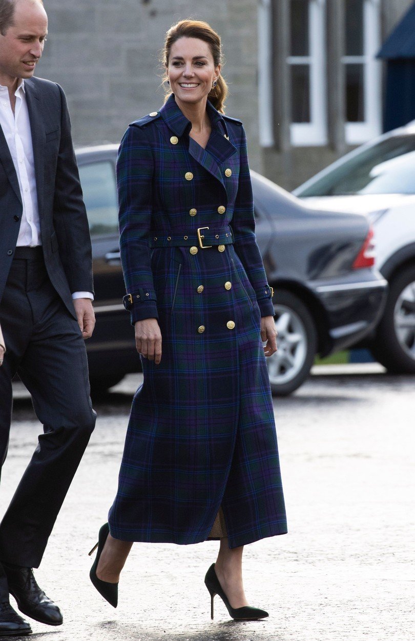 Při pohledu na vévodkyni Kate se nám vybaví přízviska jako superžena i chodící módní ikona se silnou dávkou charisma. Má totiž charakteristický vzhled a styl, který jí opravdu věříme, za poslední rok je na veřejnosti sebevědomější a autentičtější než kdy dříve.