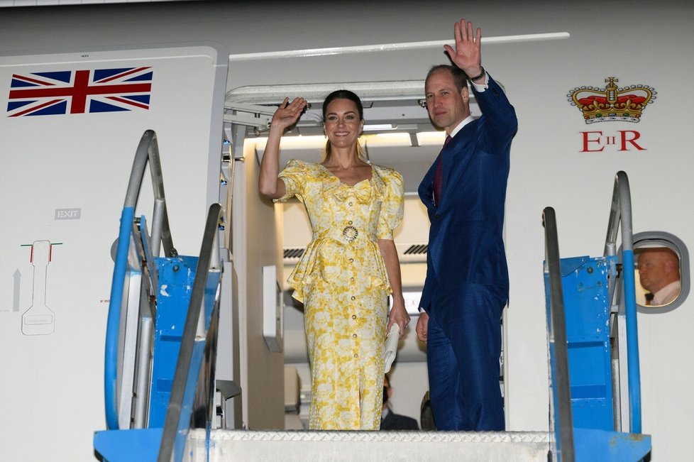 Vévodkyni Kate během více než týdenní cesty na Jamajku, Bahamy a Belize doprovázel šatník, ze kterého sálala radostná euforie. Vystřídala snad všechny zásadní odstíny barevného spektra – od růžové, zelené, modré, až po zářivou žlutou či atypickou tropickou oranžovou.