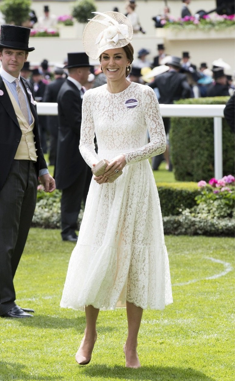 Vévodkyně Kate má klobouček.