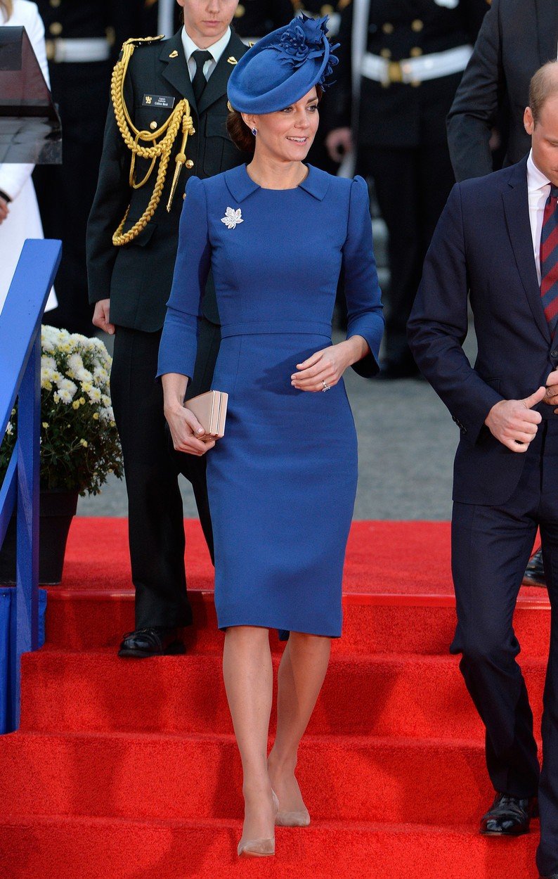 Vévodkyně Kate si nasadila klobouček.