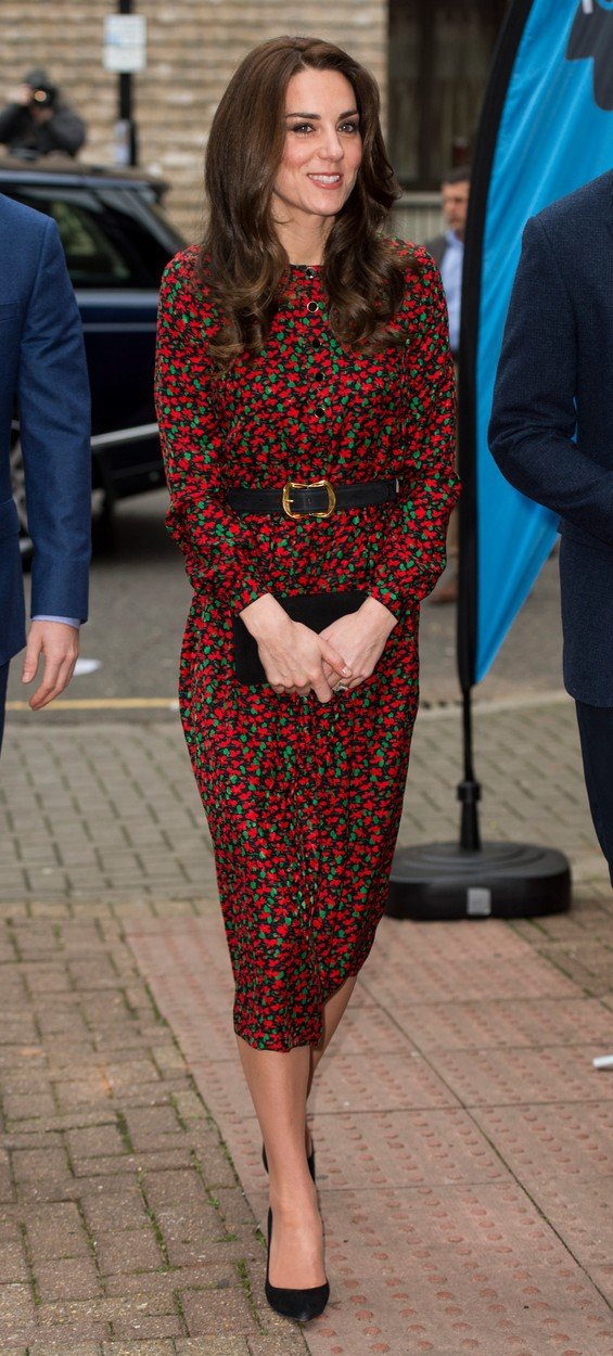 Vévodkyně Kate na předvánoční společenské akci, kde ji doprovázel princ William a i princ Harry, prosinec 2016