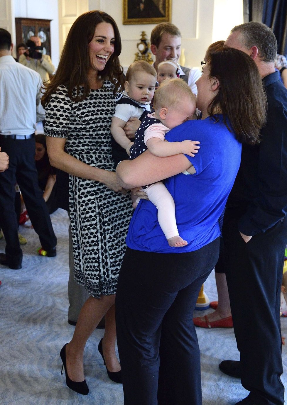 Kate vzala malého George na setkání s rodiči a dětmi.