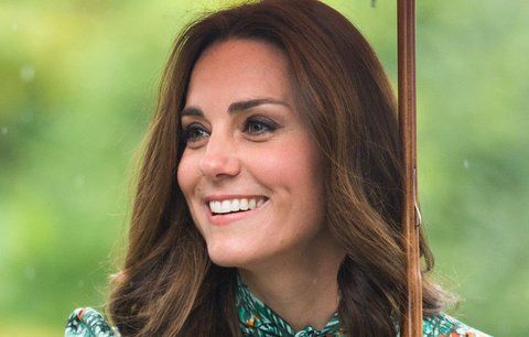 Zpráva dne! Vévodyně Kate a princ William čekají třetí dítě
