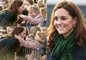 Vévodkyně Kate a její sladký moment s malou fanynkou ve Skotsku.