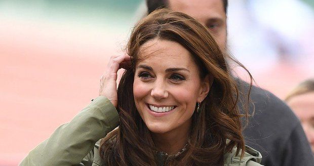 Vévodkyně Kate Middleton na návštěvě lesní školky.