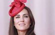 Kate Middleton musí ustoupit od svých plánů mít čtyři děti. Lékaři jí další těhotenství nedoporučují. Přesto jí není dopřáno, aby si užila maminkovských povinností.