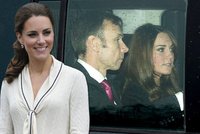 Těhotná Kate opět na veřejnosti: Červené tváře a spokojený výraz
