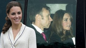 Kate v autě na cestě do Buckinghamského paláce. Vypadá mnohem lépe, má červené tváře a spokojený výraz