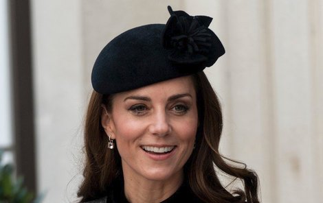 Odzbrojující úsměvem,  britské vévodkyně Kate.