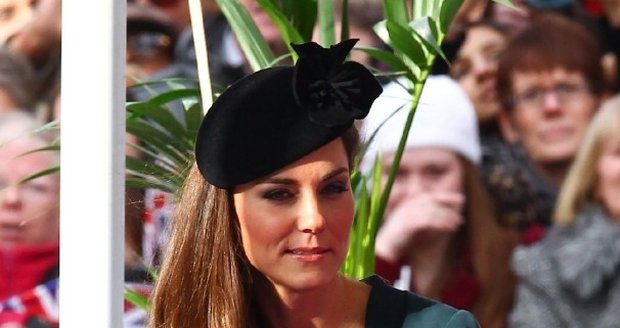 Vévodkyně Kate skvěle reprezentuje královskou rodinu. Alžběta II. si to ale nemyslí...