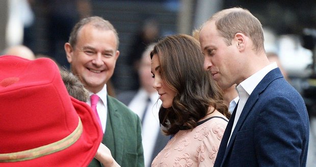 Kate Middleton ukázala pupík.